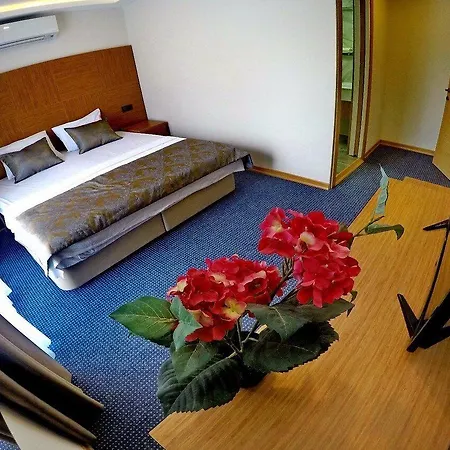 Hotell My 2*